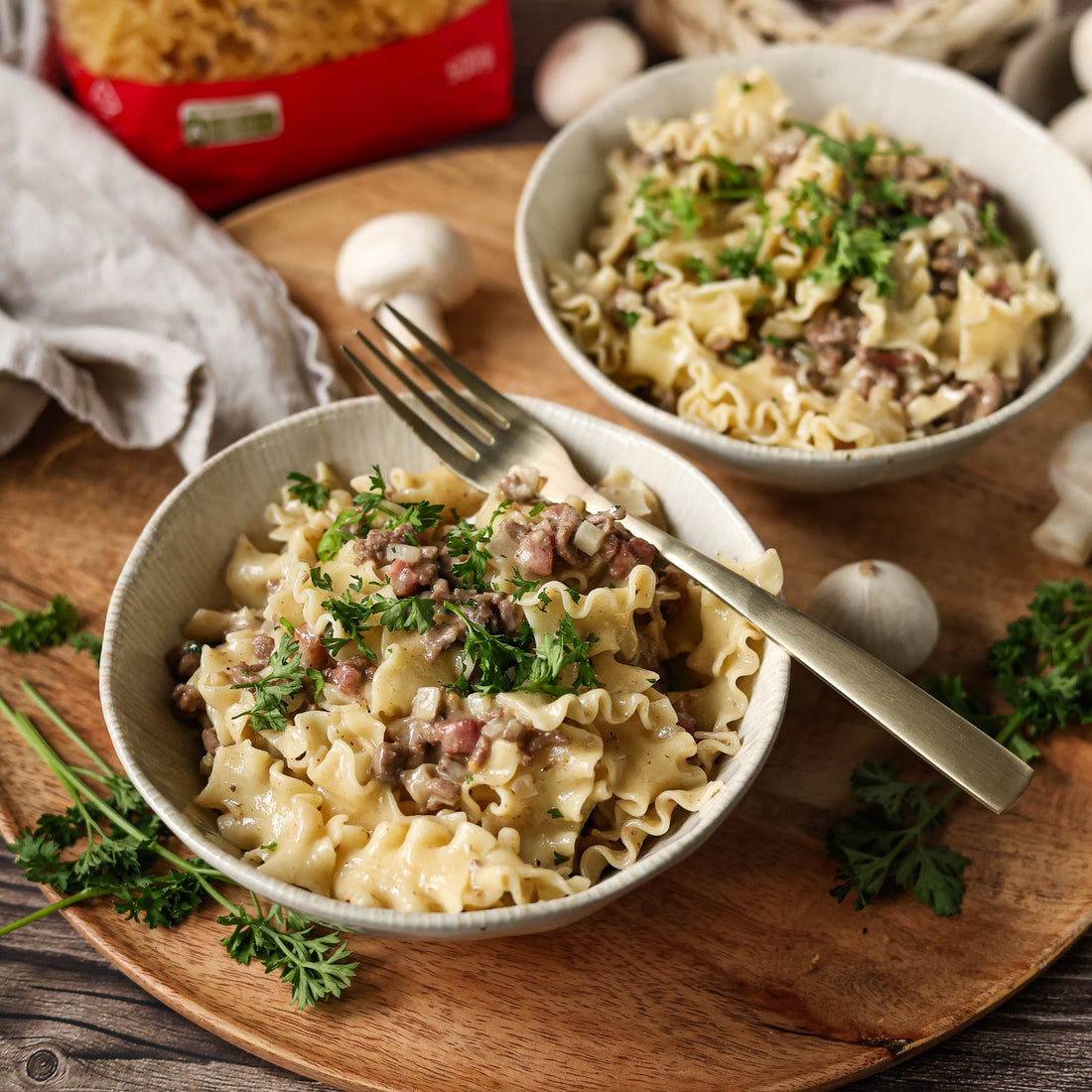 Pasta mit weißer Bolognese