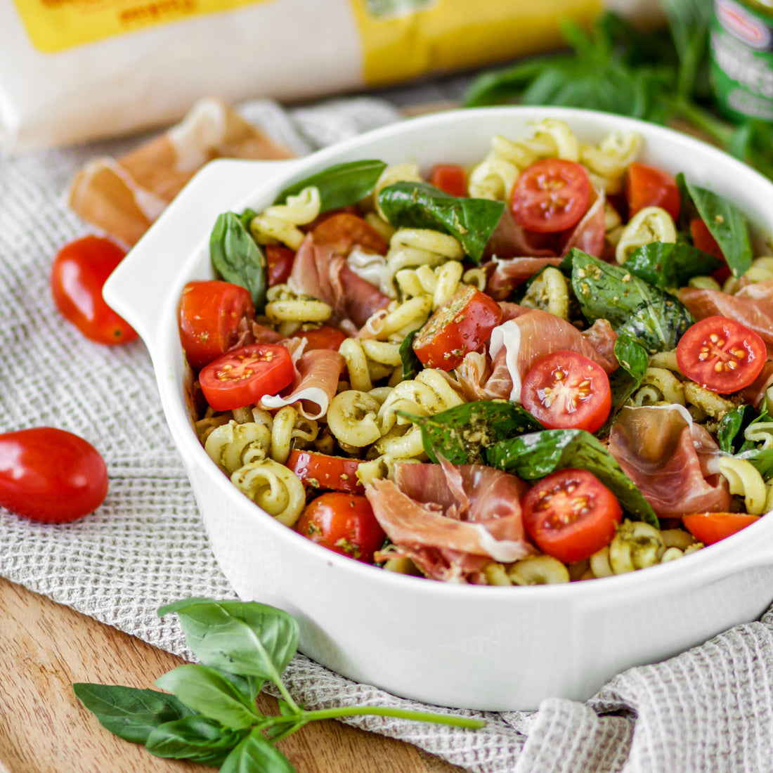 Pfiffli mit Pesto Genovese und Prosciutto Crudo