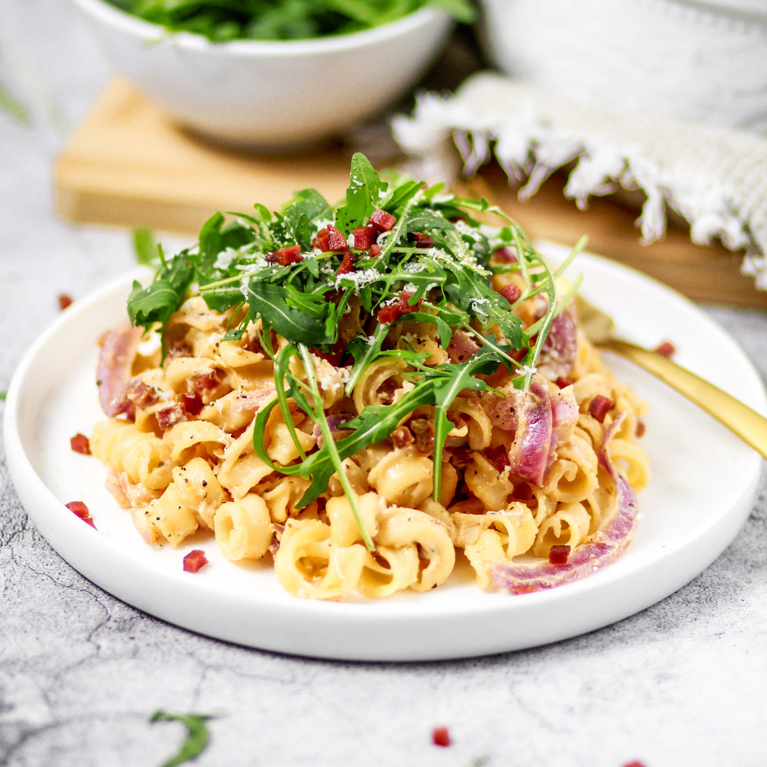 Rollini mit Zwiebel-Speck-Sauce