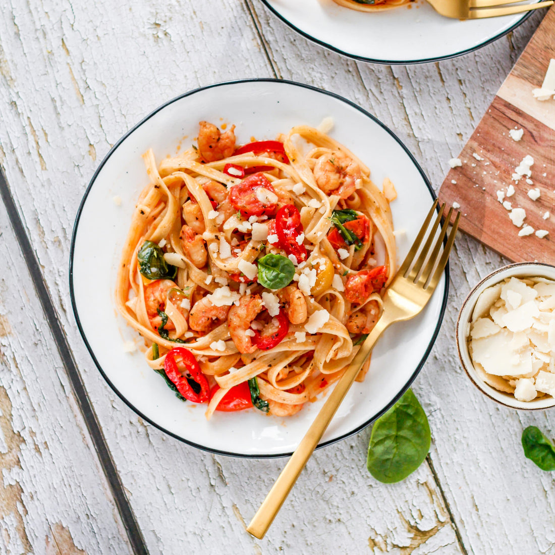 Sommer-Fettuccine mit Garnelen