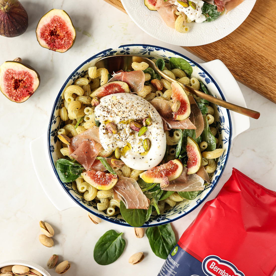 Winterlicher Pastasalat mit Pistazien und Feigen